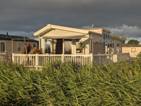 Waterman’s retreat holiday villa in Alberta park